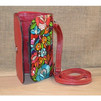 Portfel torebka skórzana czerwona z kwiatowym kolorowym haftem .